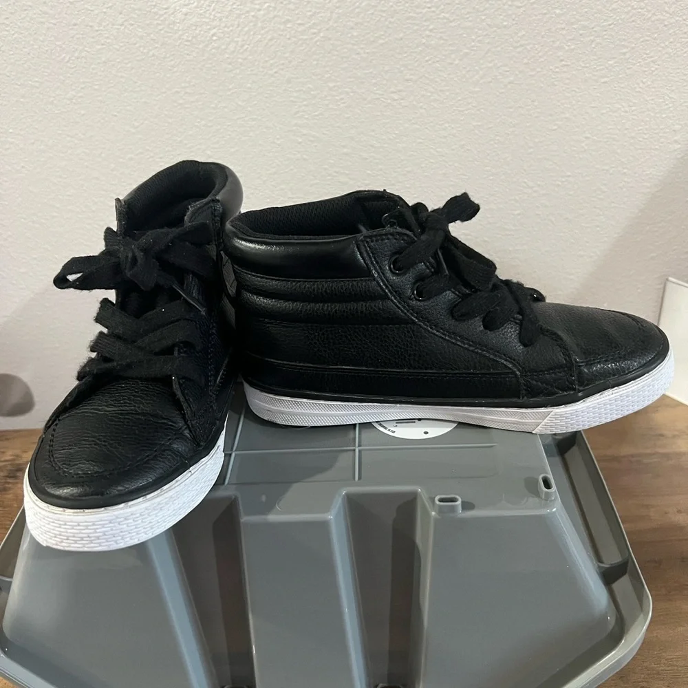 The children’s place Kids Black High-Top Sneakers size 13